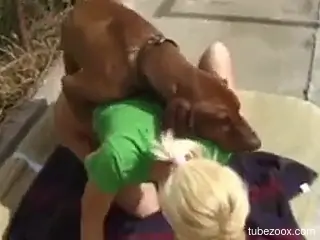 Green shirt hottie getting pleasured by a mutt