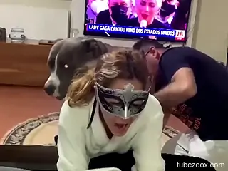 Masked housewife is taking a dog's cock with pleasure
